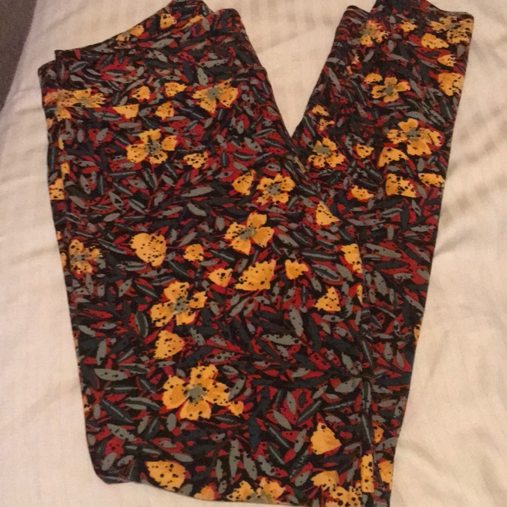 Leggings 92% poly 8% spandex worn once.